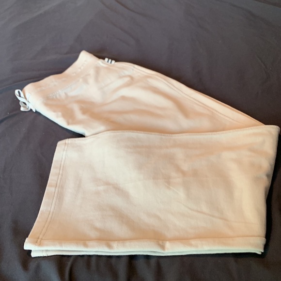 Relaxed fit wide leg sweat pant. NWOT - Picture 4 of 6